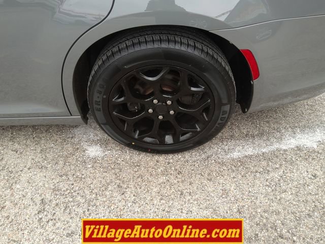 Used 2018 Chrysler 300 Touring w/ Sport Appearance Package image 10