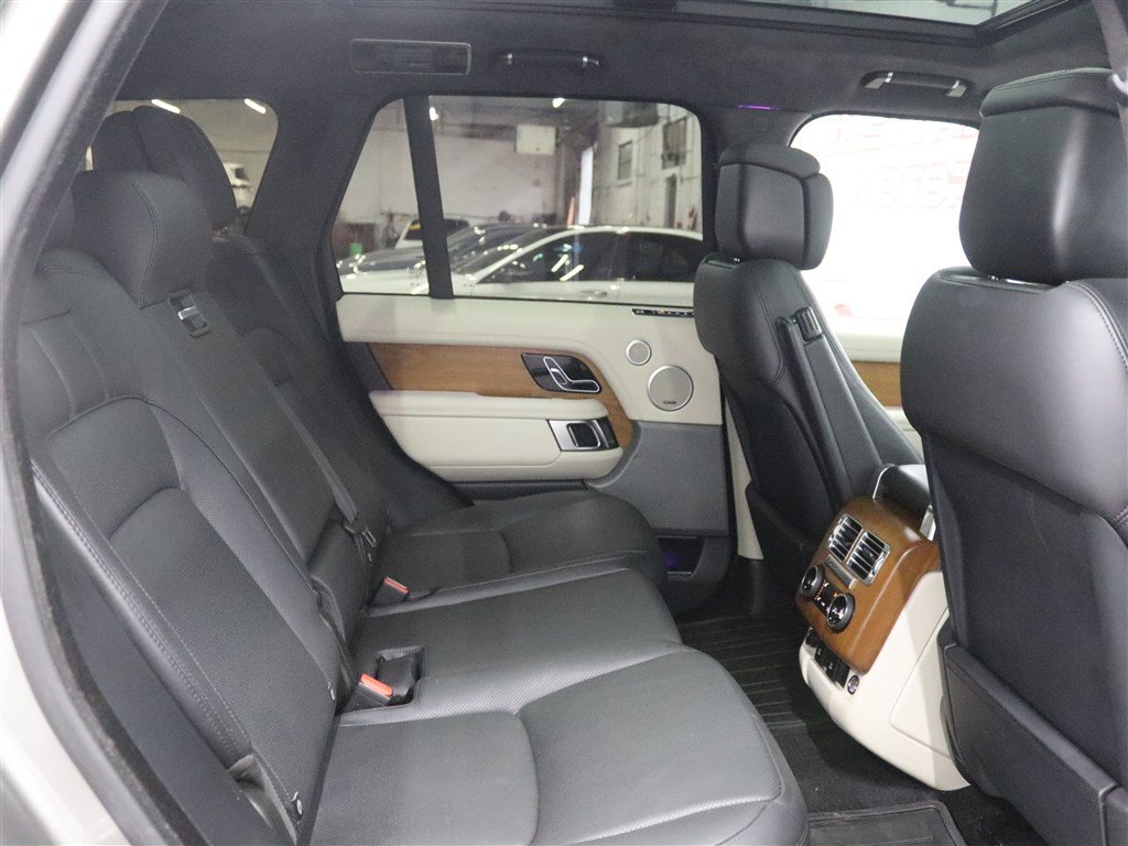 Used 2018 Land Rover Range Rover Supercharged AWD/4WD image 22