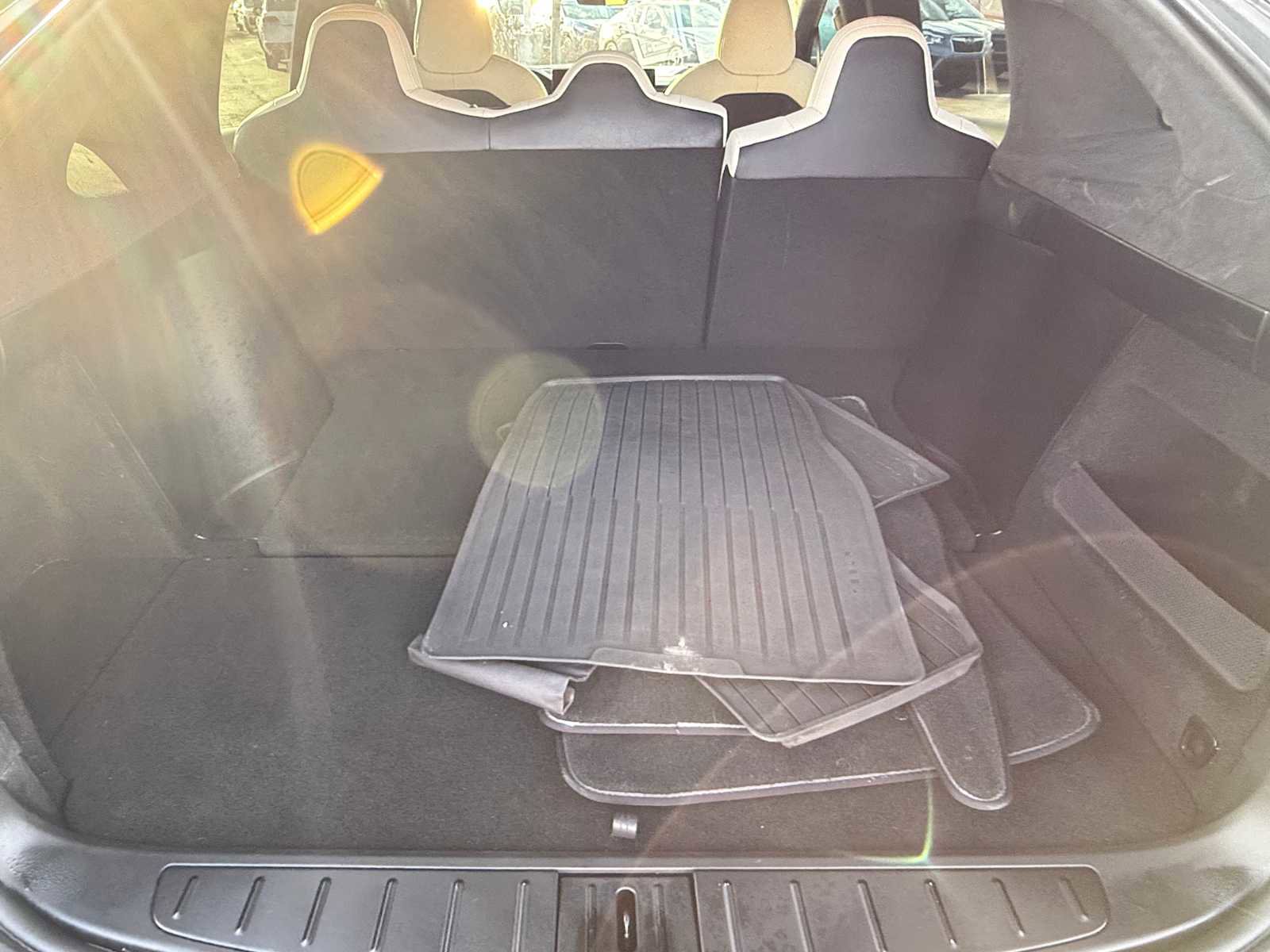 Used 2022 Tesla Model X image 32