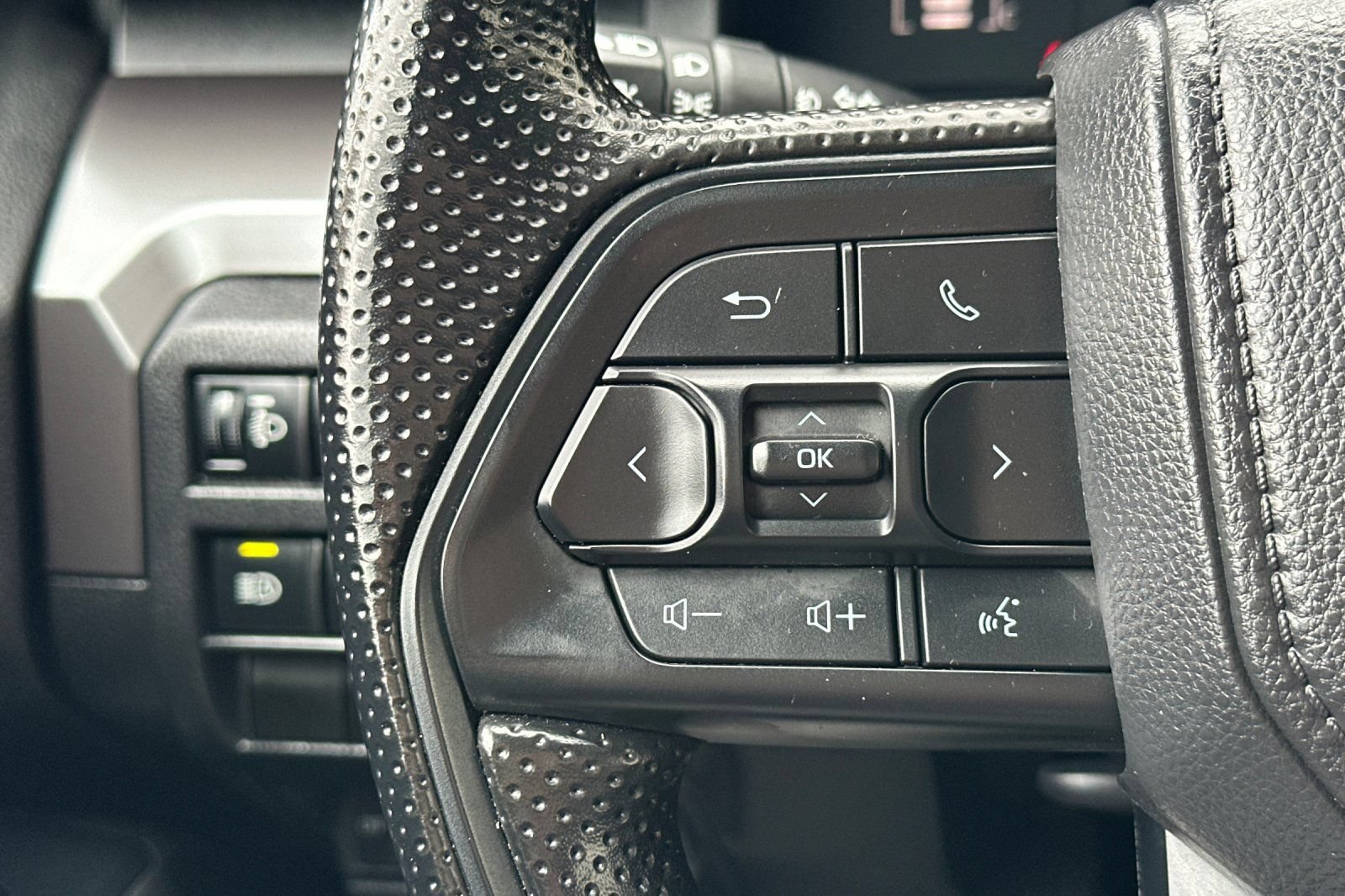 Used 2025 Toyota Tacoma SR5 AWD/4WD image 30