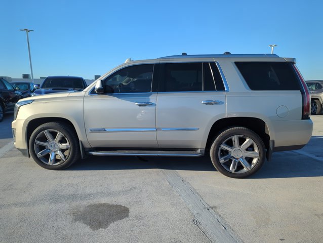 Used 2016 Cadillac Escalade Luxury image 5