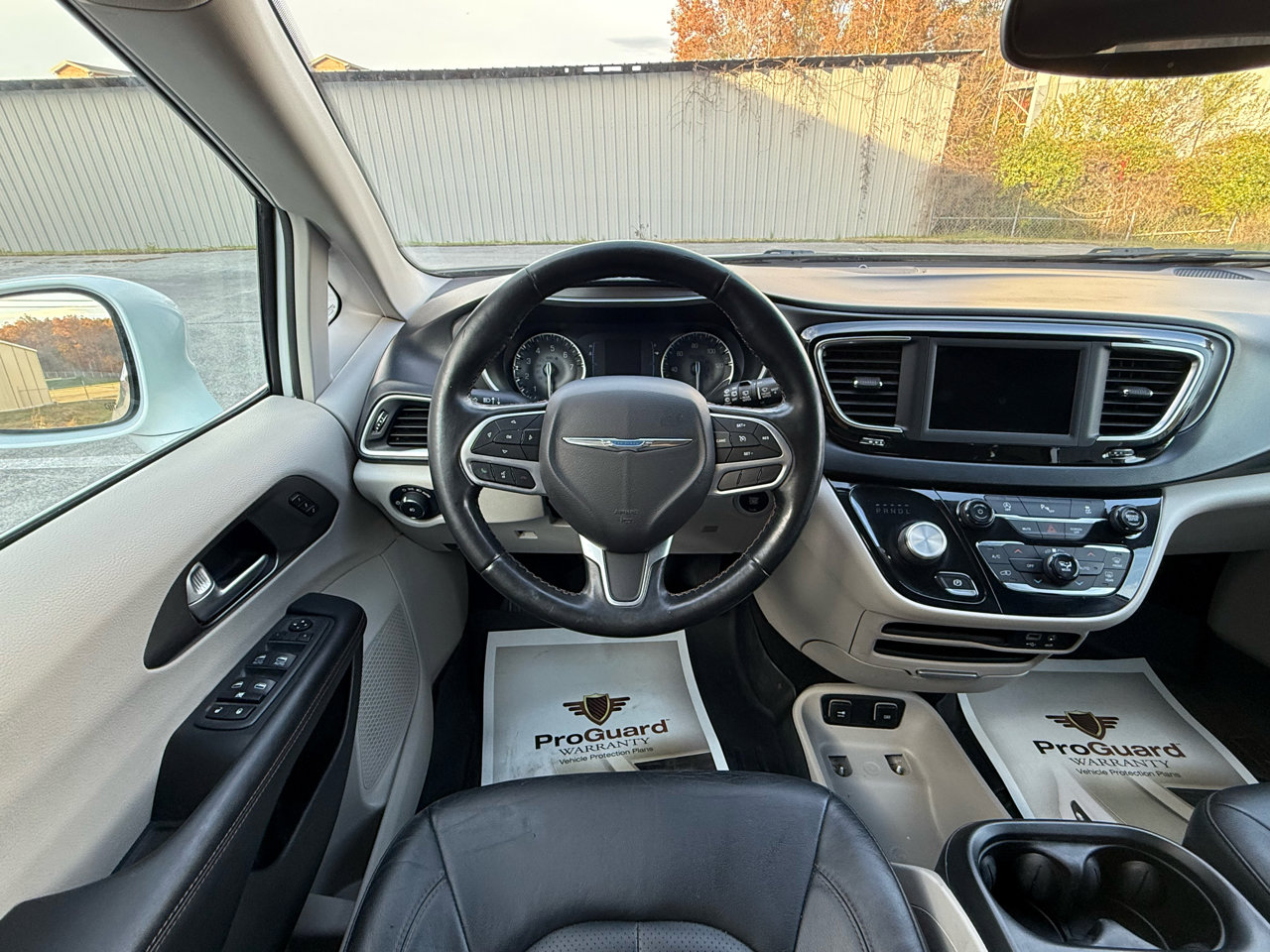 Used 2020 Chrysler Pacifica Touring-L image 12