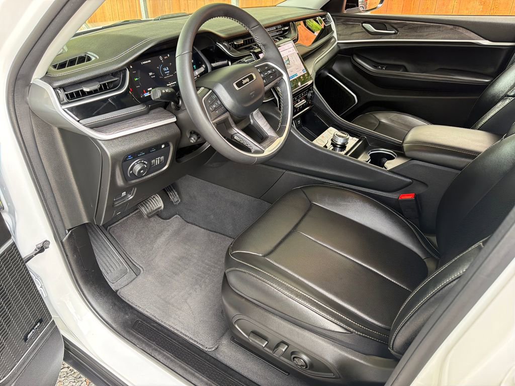 Used 2024 Jeep Grand Cherokee Limited 4xe w/ Luxury Tech Group II image 2