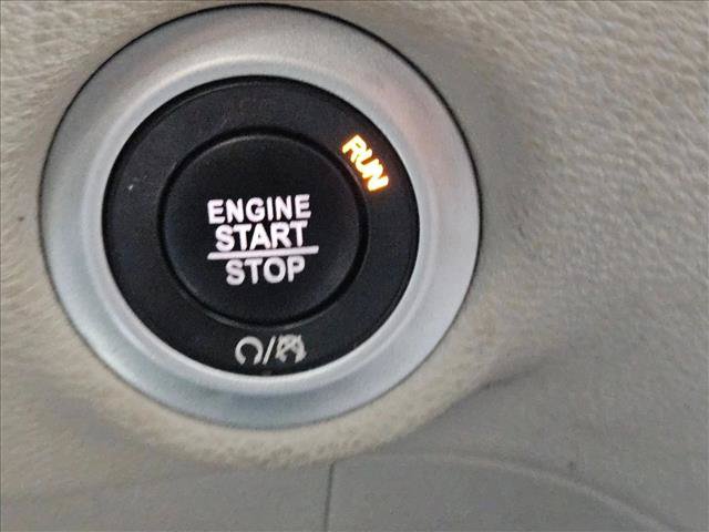 Used 2019 Chrysler Pacifica Limited w/ Tire & Wheel Group FWD image 22