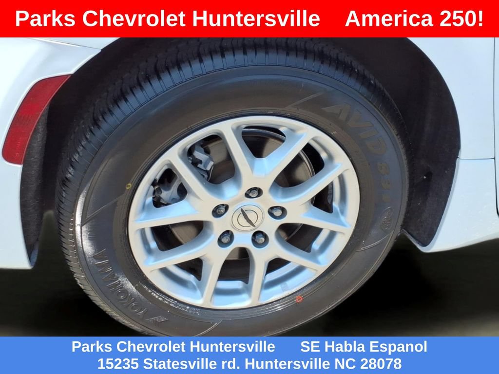 Used 2023 Chrysler Pacifica Touring-L FWD image 34