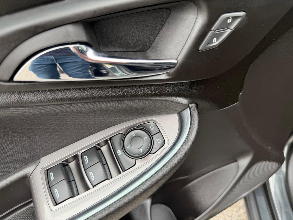 Used 2018 Chevrolet Malibu LT FWD image 31