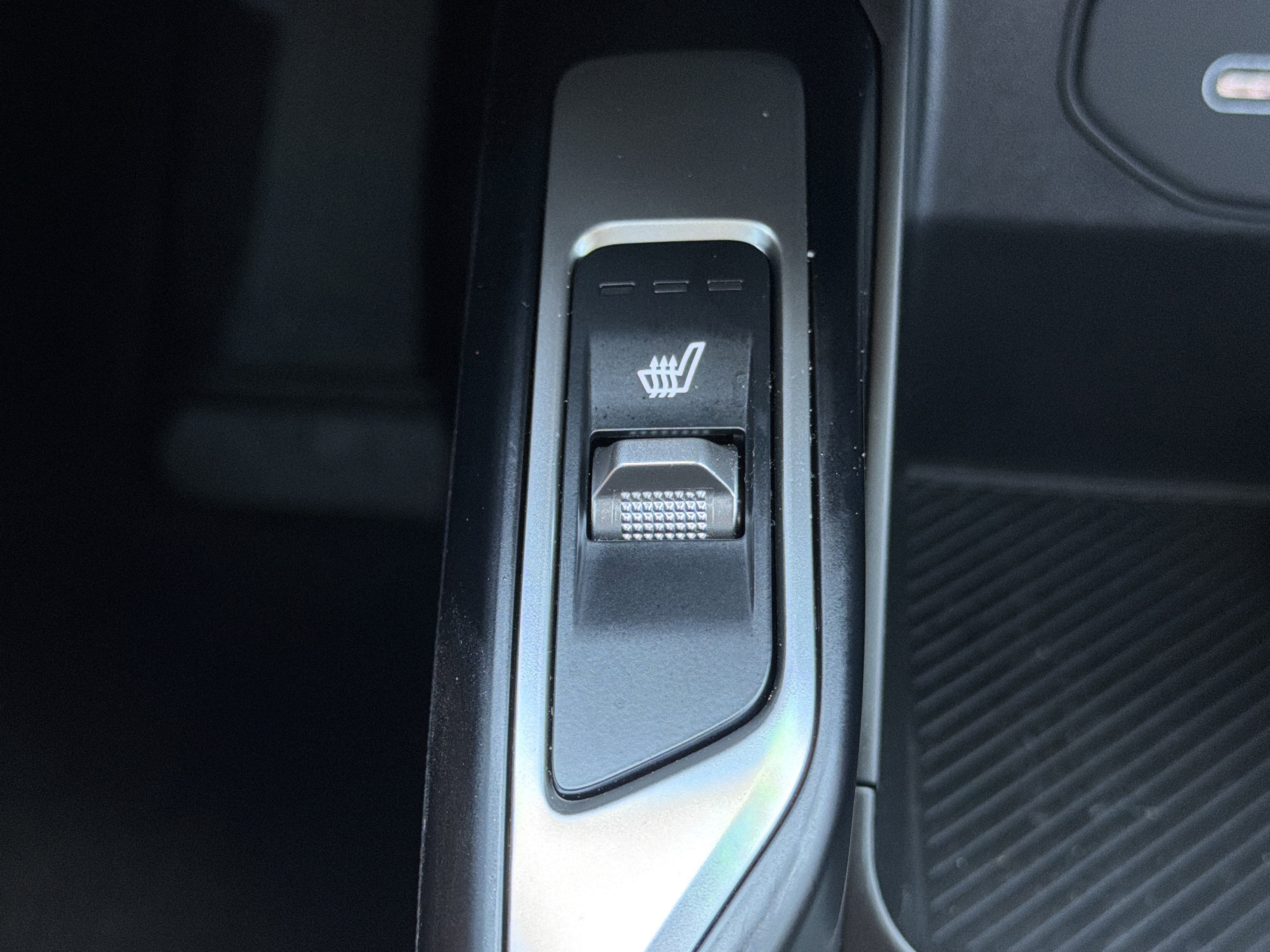 Used 2025 Kia Sorento EX w/ Panoramic Sunroof Package FWD image 9