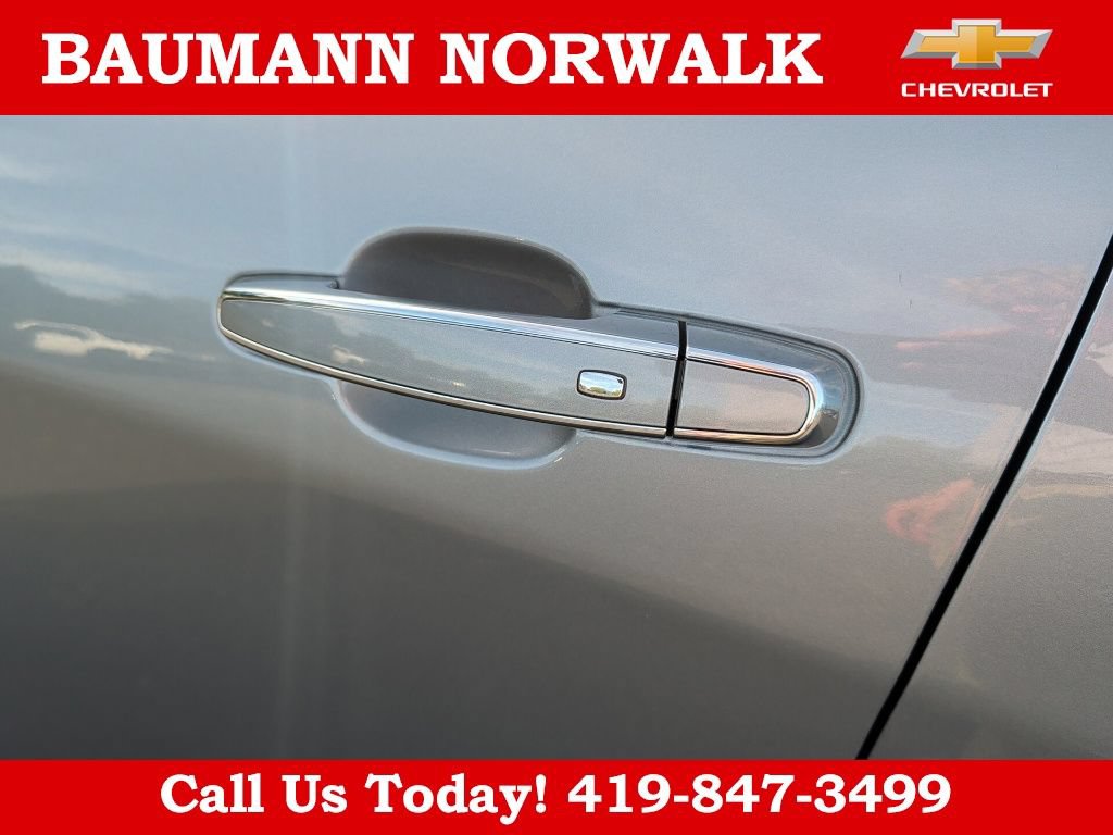 Used 2023 Chevrolet Equinox Premier FWD image 16