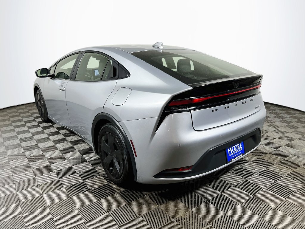 Certified 2025 Toyota Prius LE FWD image 5