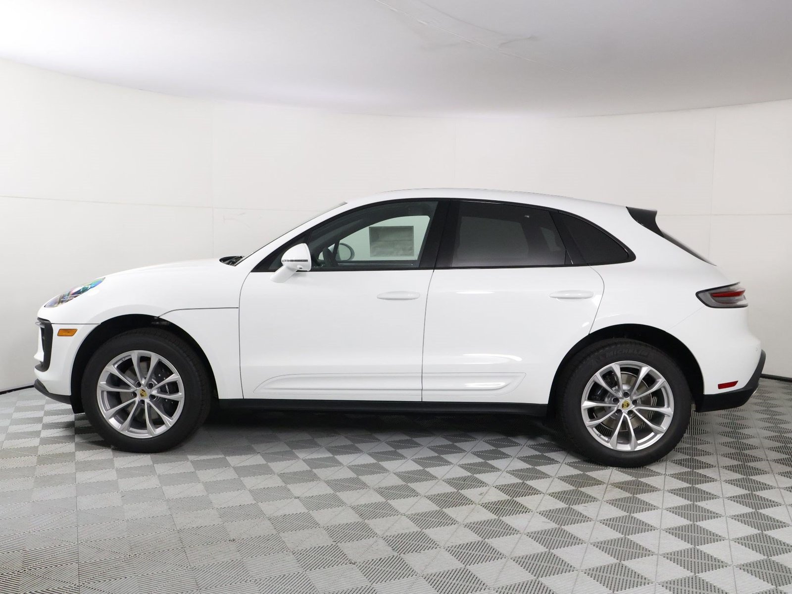 New 2026 Porsche Macan AWD/4WD image 2