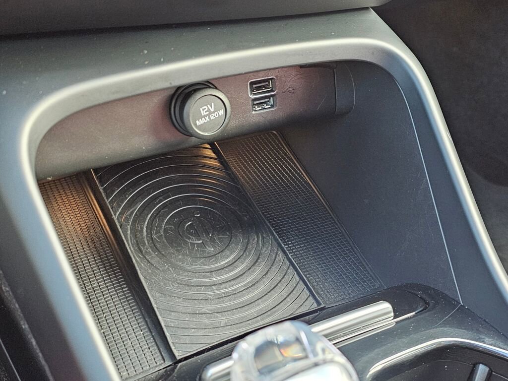 Used 2019 Volvo XC40 T4 Inscription image 35