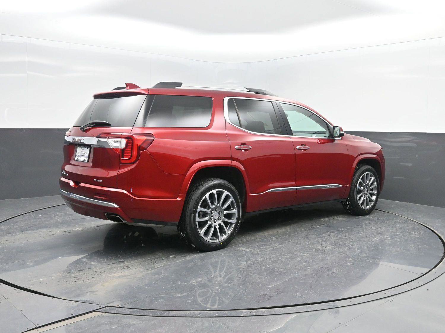 Used 2023 GMC Acadia Denali w/ Denali Ultimate Package image 2