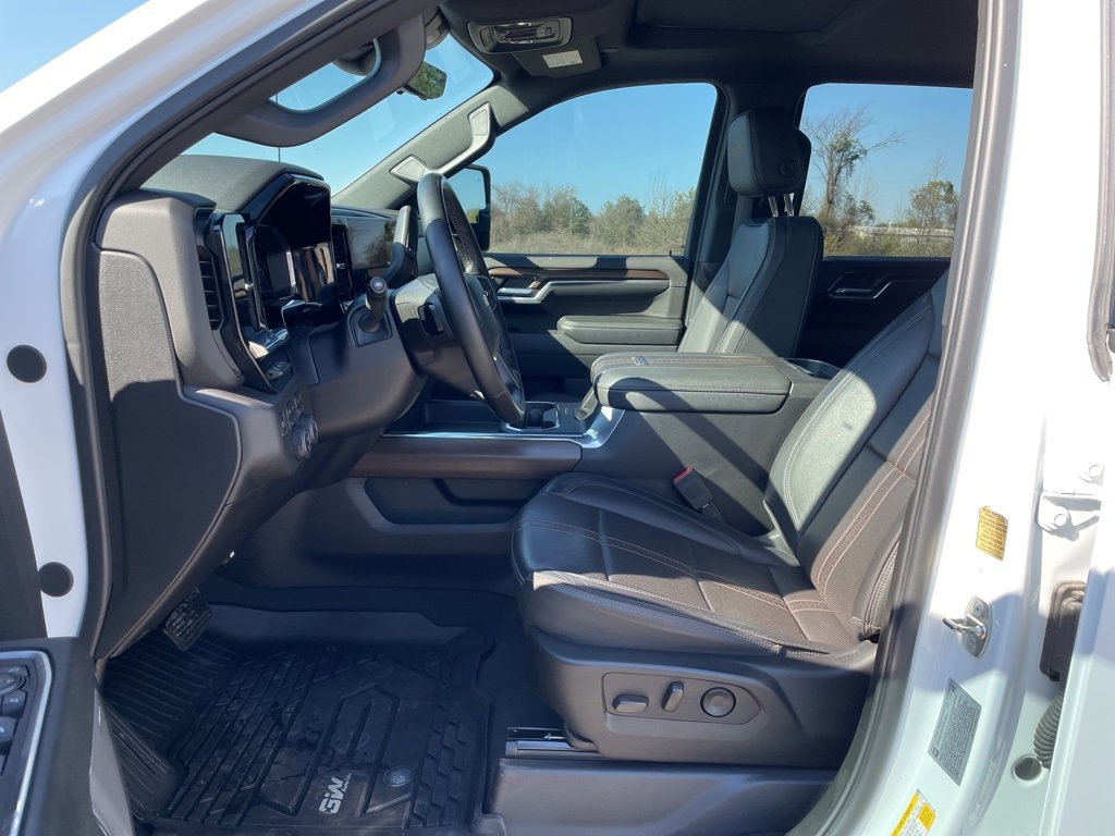 Used 2024 Chevrolet Silverado 2500 High Country w/ High Country Premium Package image 12