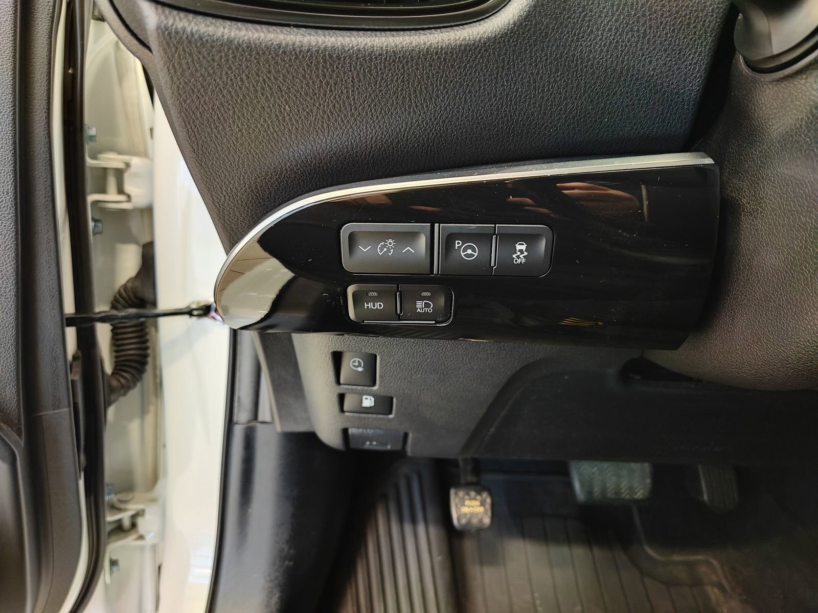 Used 2019 Toyota Prius Prime Advanced image 17