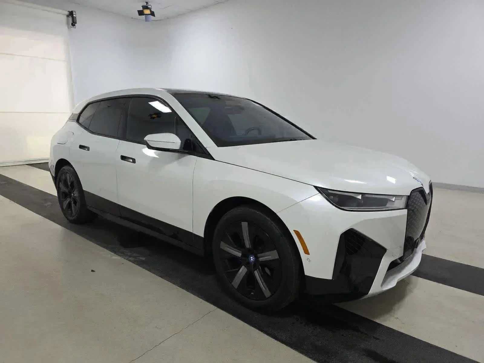 Used 2024 BMW iX xDrive50 w/ Sport Package AWD/4WD image 3