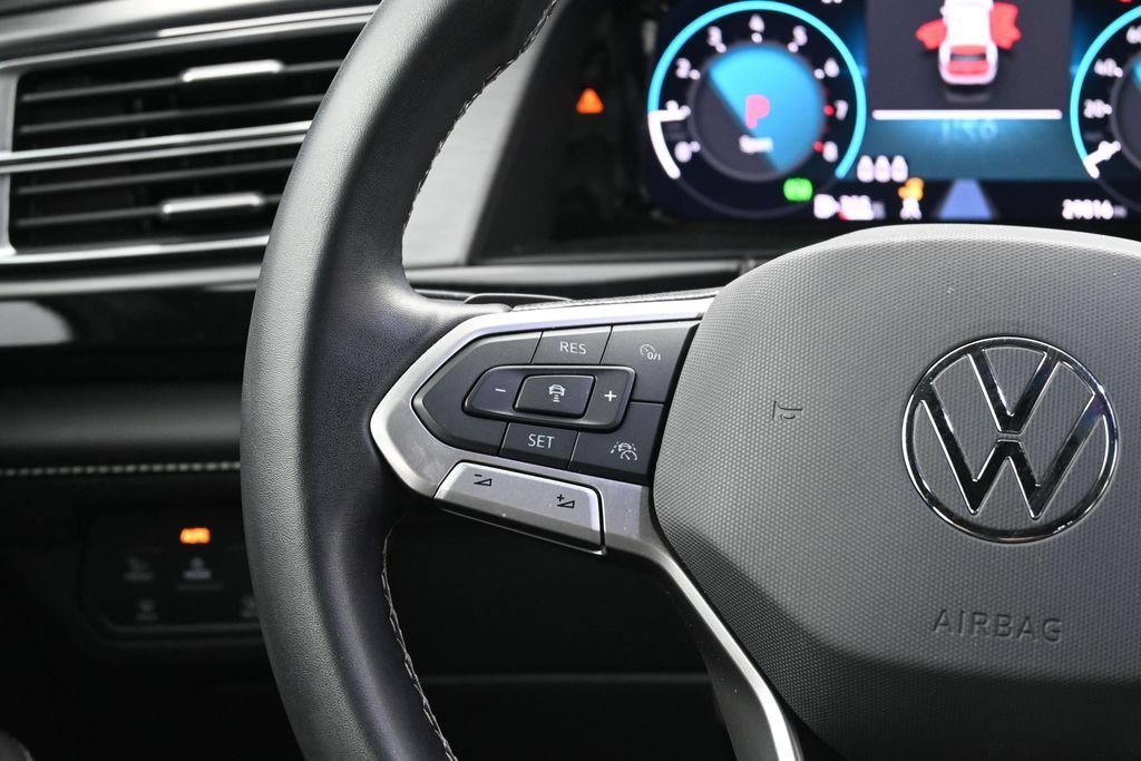 Used 2025 Volkswagen Atlas Cross Sport SE FWD image 19