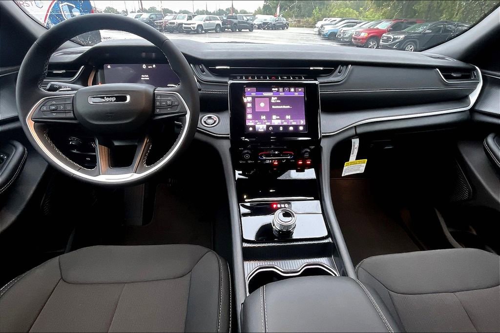 New 2025 Jeep Grand Cherokee Laredo X image 5