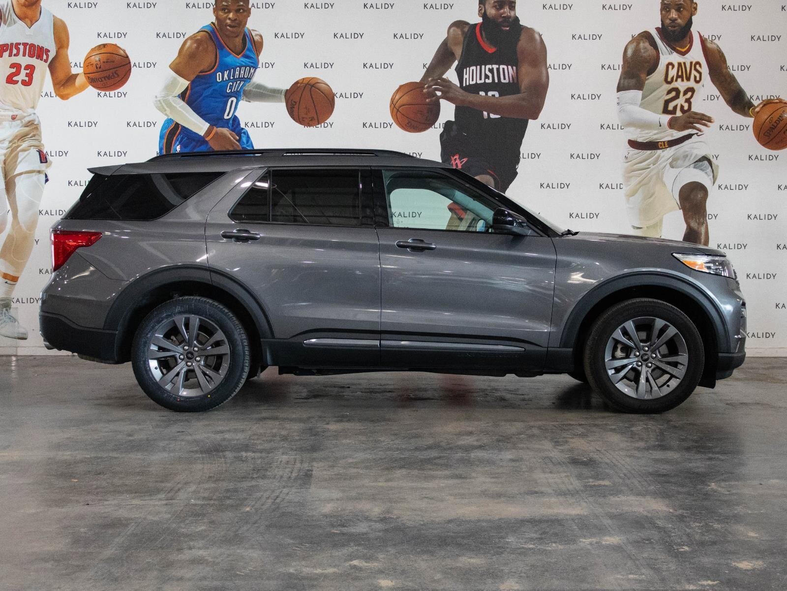 Used 2023 Ford Explorer XLT w/ Equipment Group 202A image 17