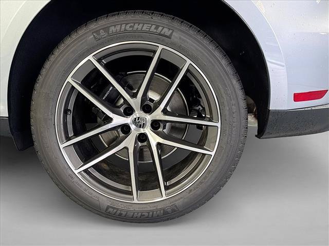 Used 2026 Porsche Macan AWD/4WD image 25