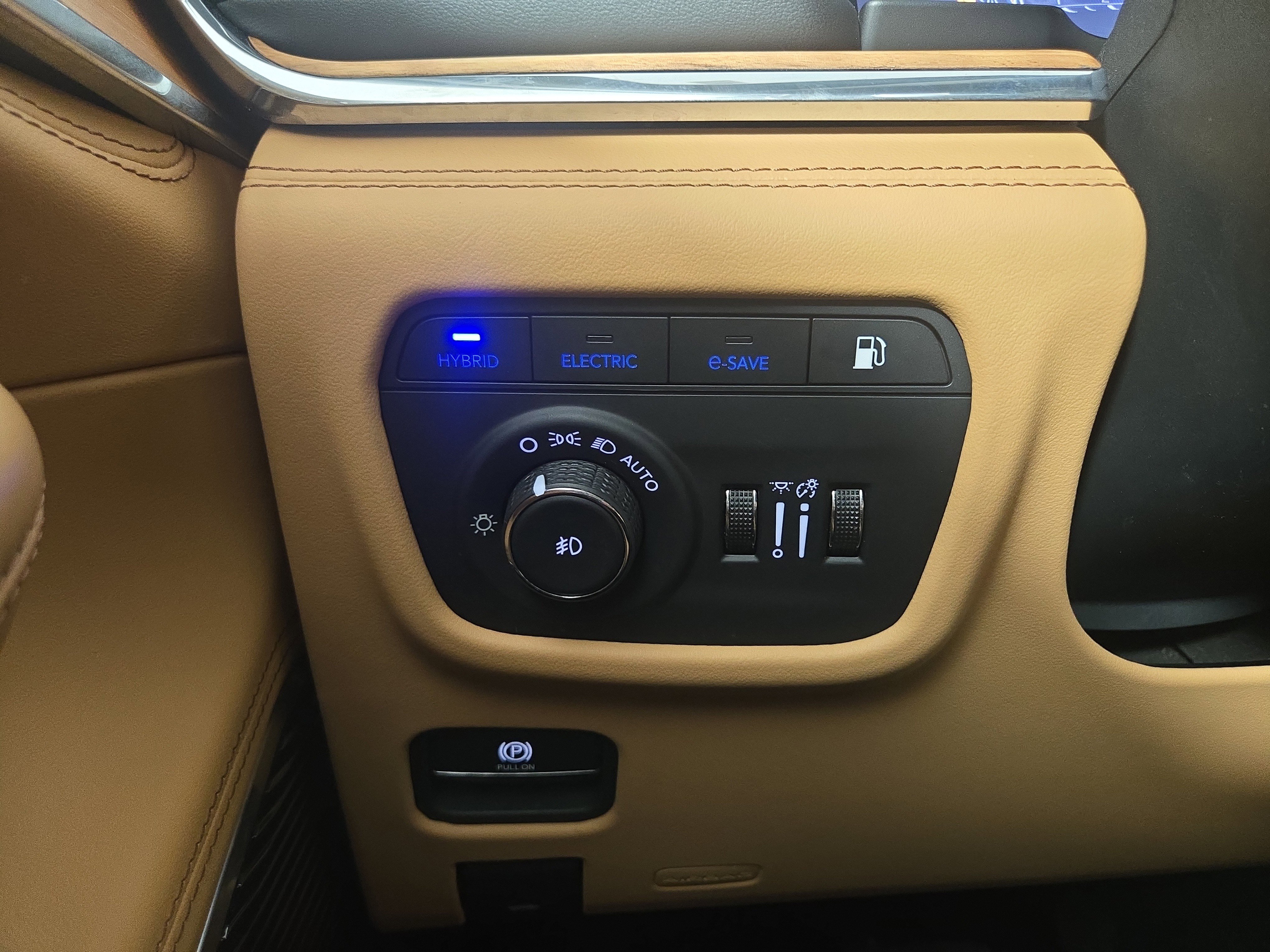 Used 2024 Jeep Grand Cherokee Summit AWD/4WD image 32
