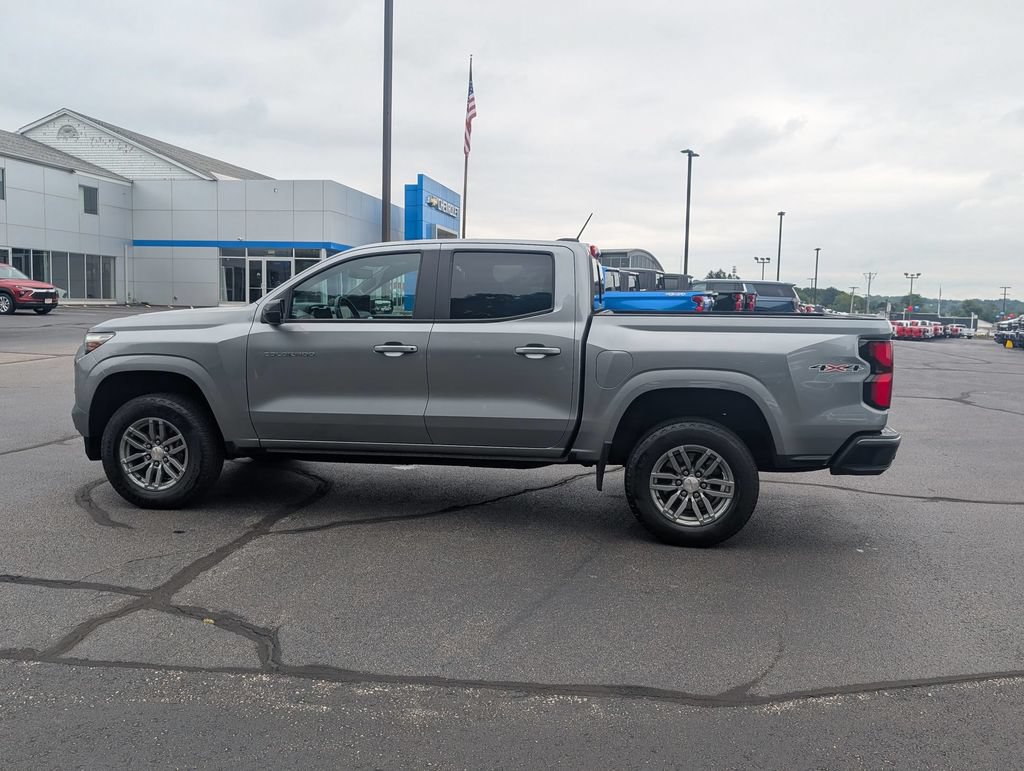Used 2023 Chevrolet Colorado LT w/ LT Convenience Package III AWD/4WD image 7