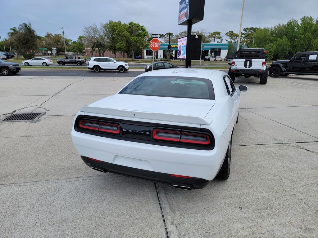 Used 2017 Dodge Challenger SXT Plus image 4