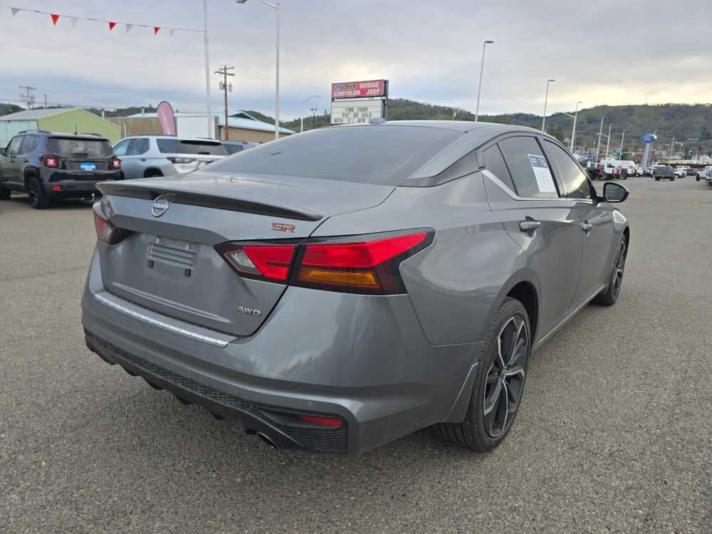 Used 2023 Nissan Altima 2.5 SR image 3