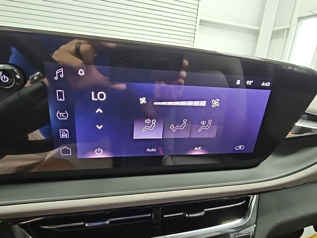 New 2025 Buick Envista Avenir image 16
