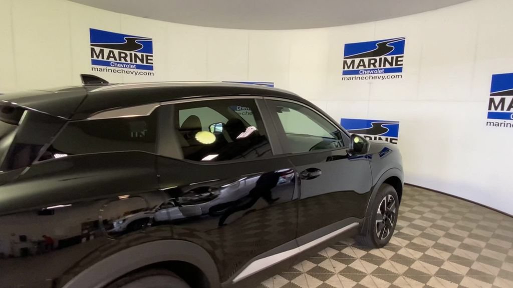 Used 2025 Nissan Kicks SV w/ SV Premium Package AWD/4WD image 2