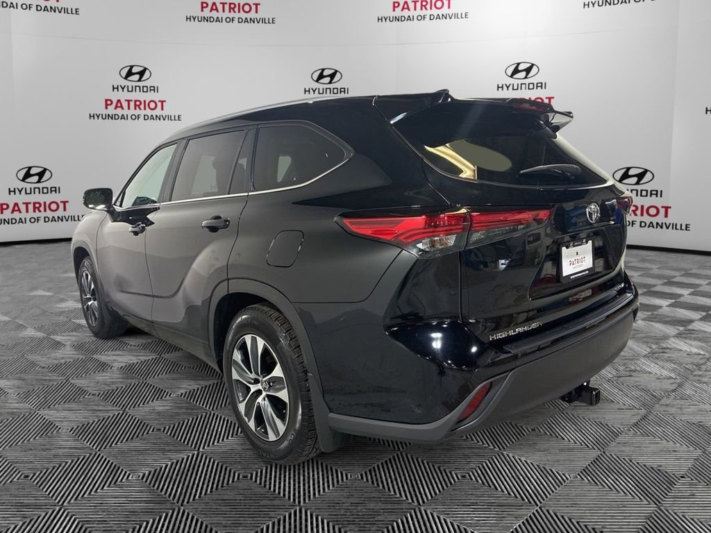 Used 2023 Toyota Highlander XLE image 4