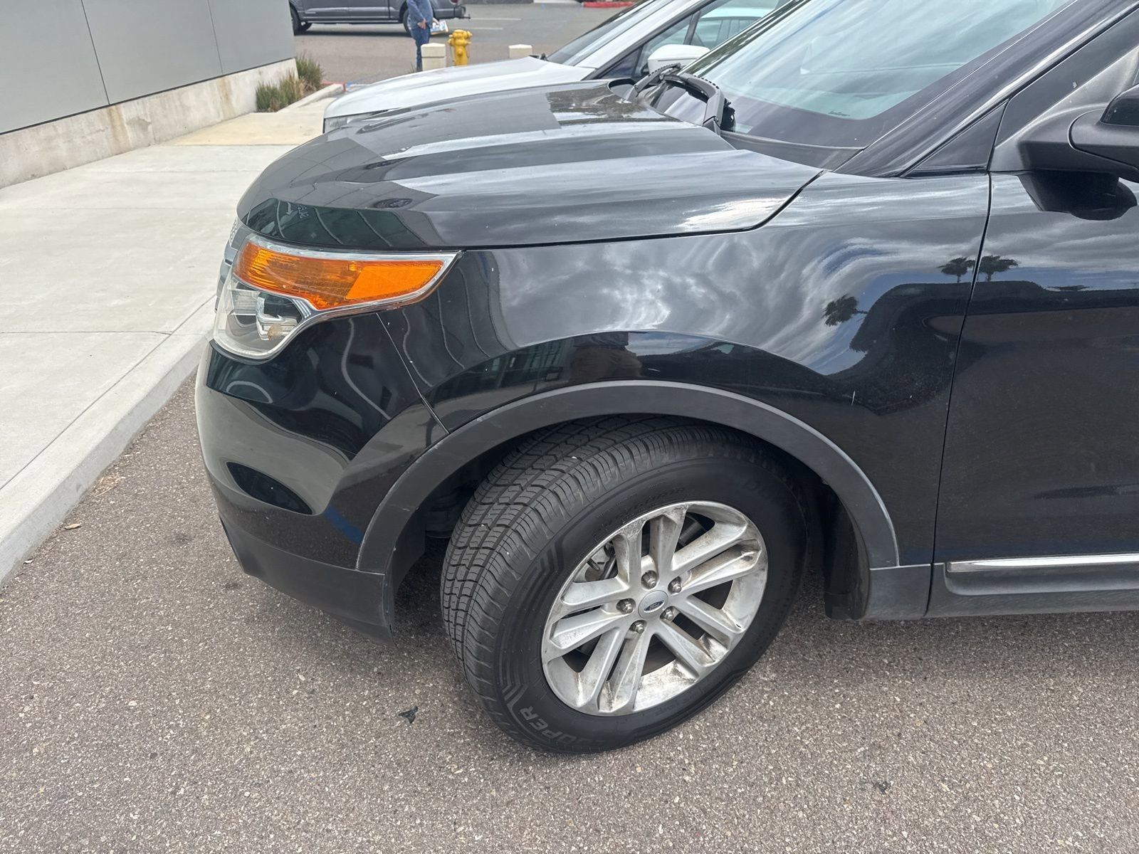 Used 2014 Ford Explorer XLT w/ Equipment Group 202A FWD image 2