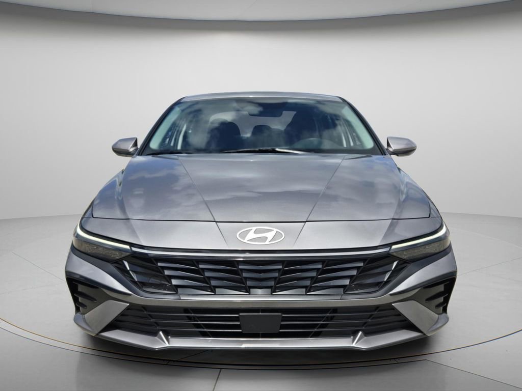 Certified 2025 Hyundai Elantra SEL FWD image 5