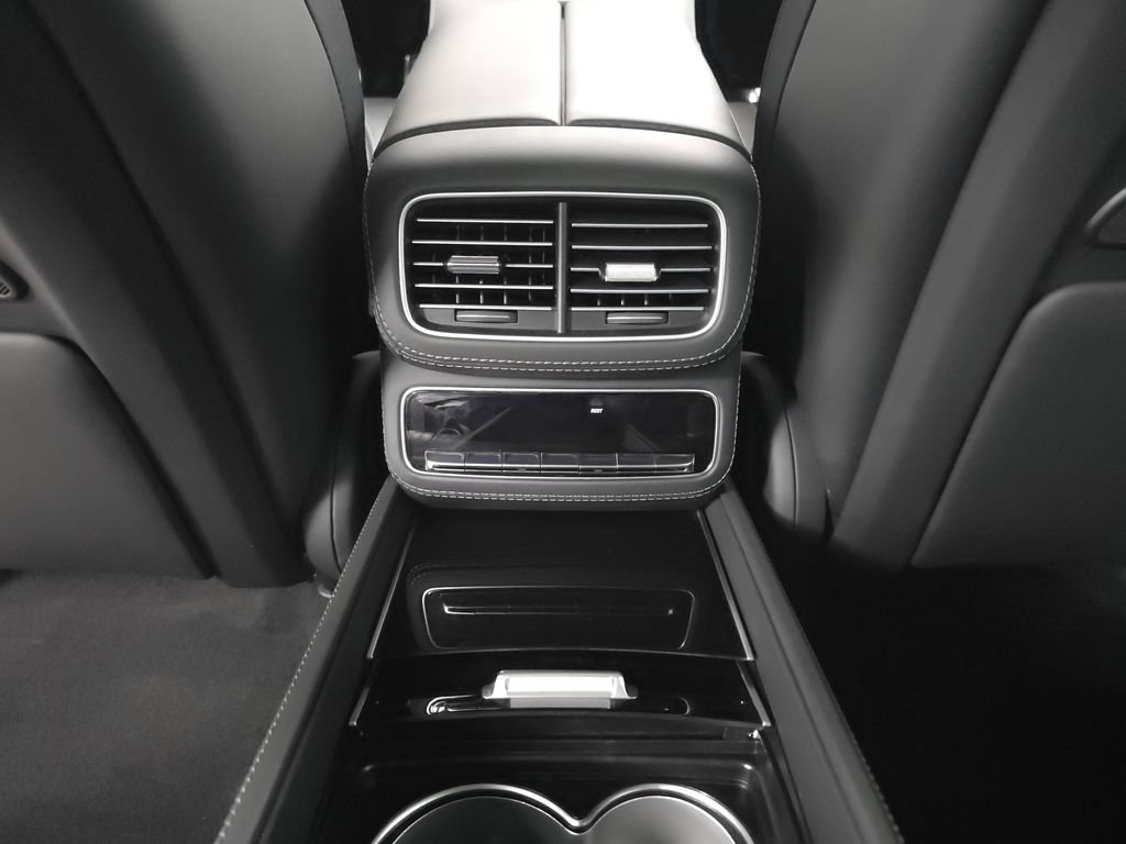 Used 2025 Mercedes-Benz Maybach GLS 600 4MATIC image 31