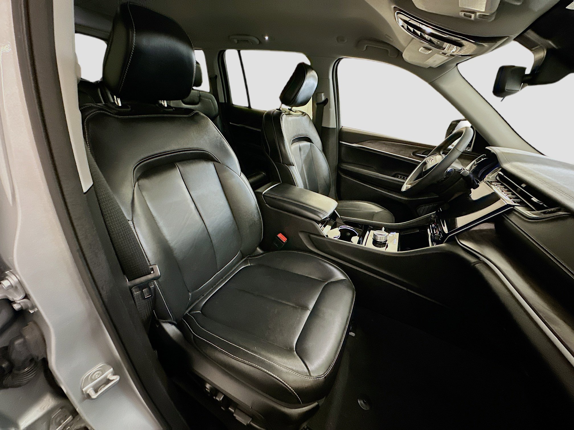 Used 2023 Jeep Grand Cherokee Limited image 33