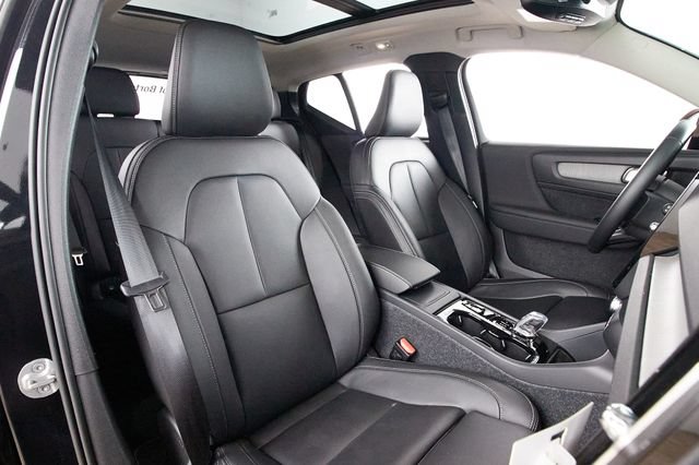 Certified 2026 Volvo XC40 B5 Plus w/ Protection Package Premier AWD/4WD image 17
