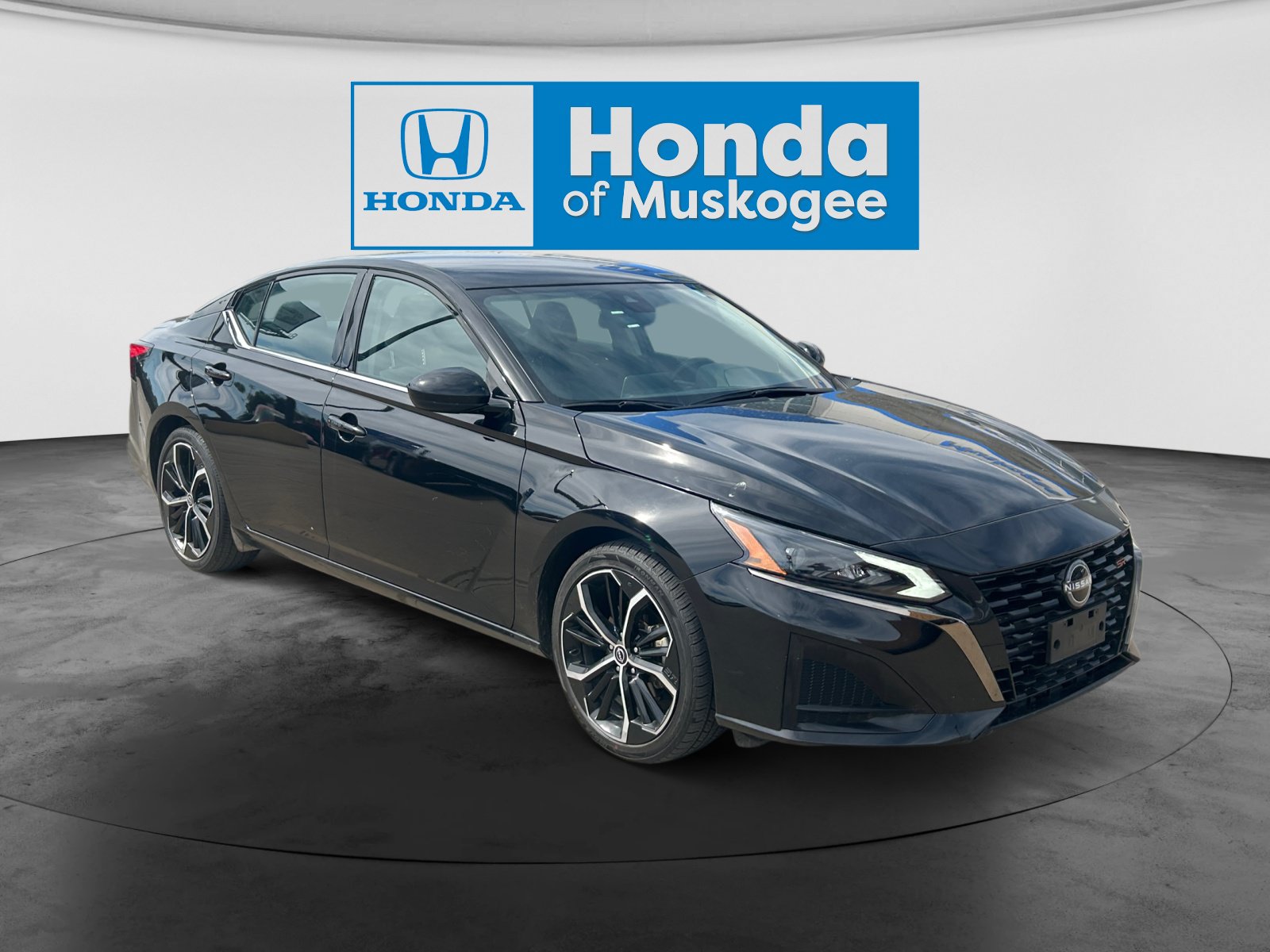 Used 2025 Nissan Altima 2.5 SR FWD image 3