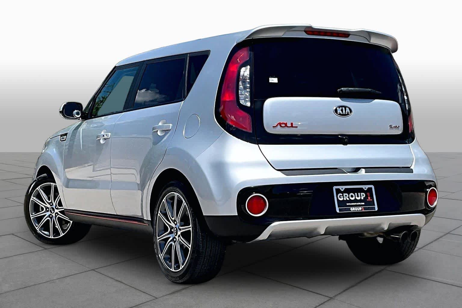 Used 2019 Kia Soul ! FWD image 12