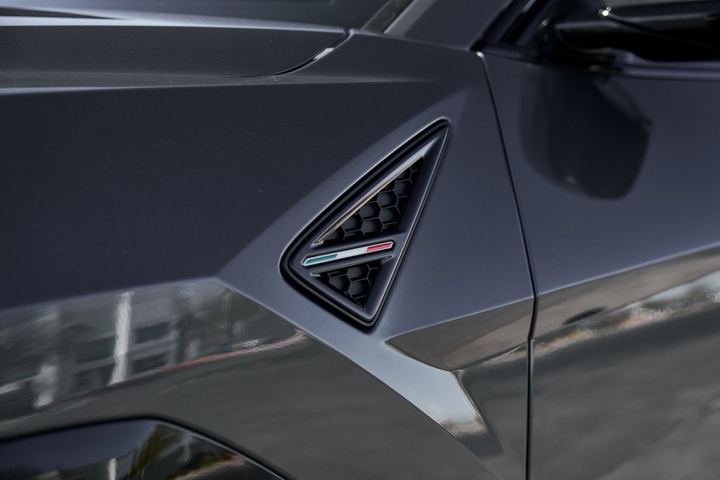 Used 2025 Lamborghini Urus SE image 8