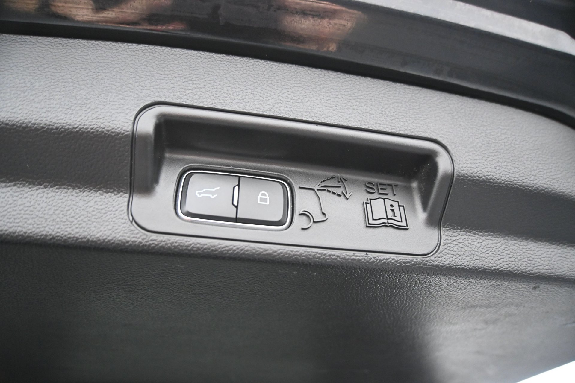 Used 2020 Ford Explorer Limited AWD/4WD image 17