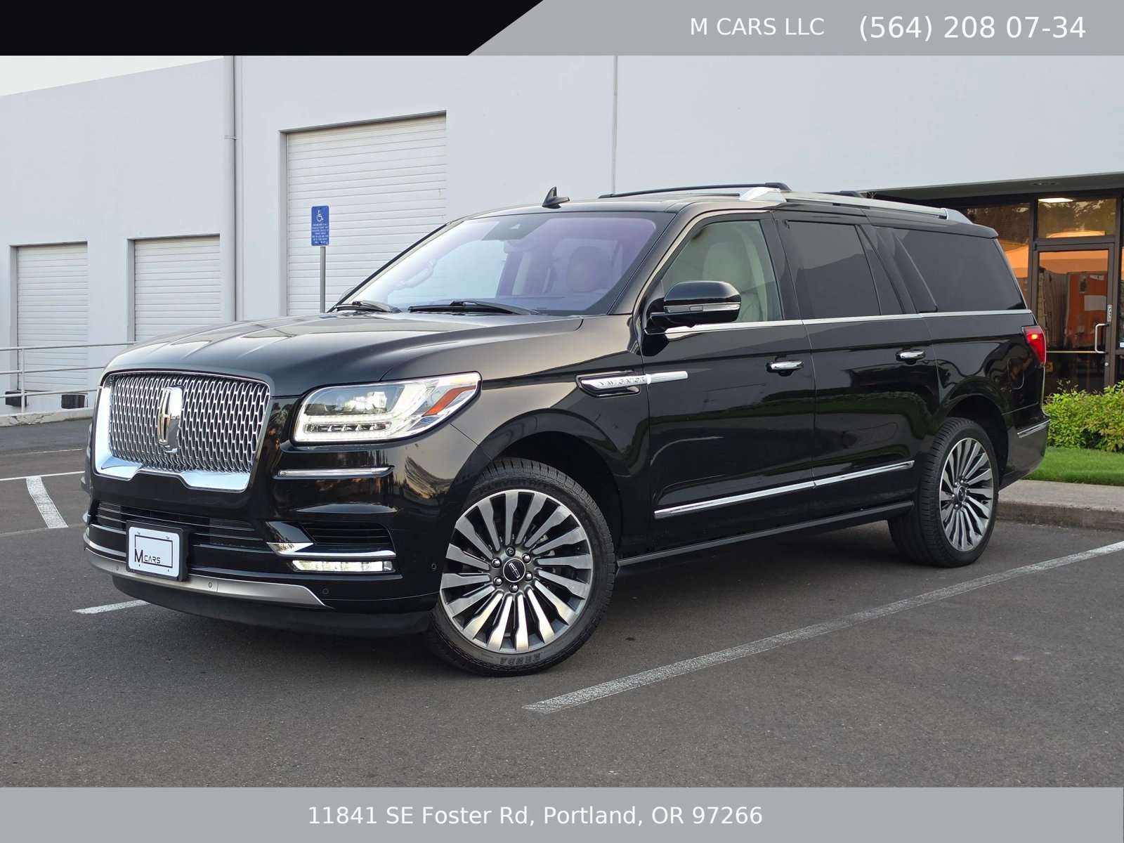 Used 2018 Lincoln Navigator L Reserve w/ Technology Package AWD/4WD image 2