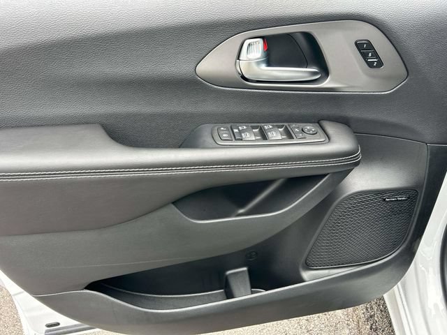 New 2027 Chrysler Pacifica Limited FWD image 20