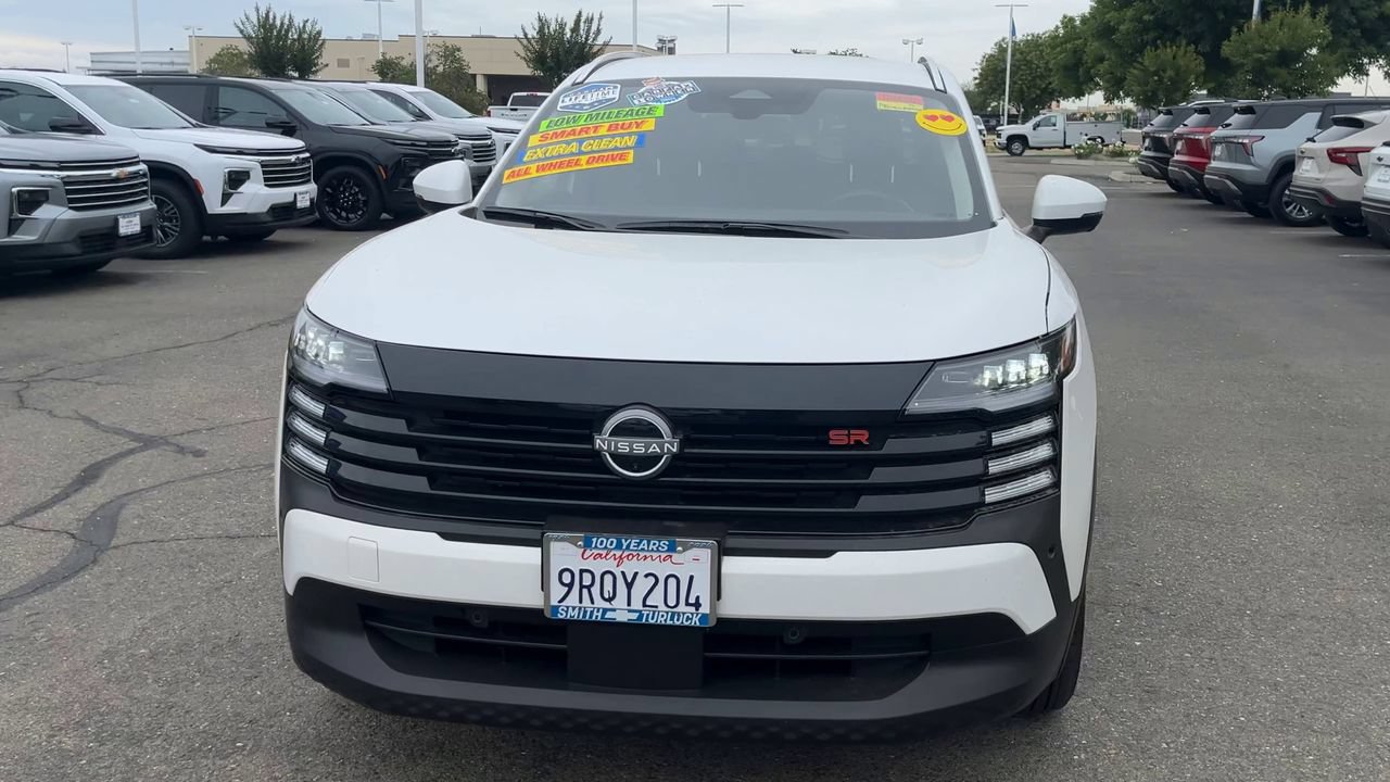 Used 2025 Nissan Kicks SR AWD/4WD image 2