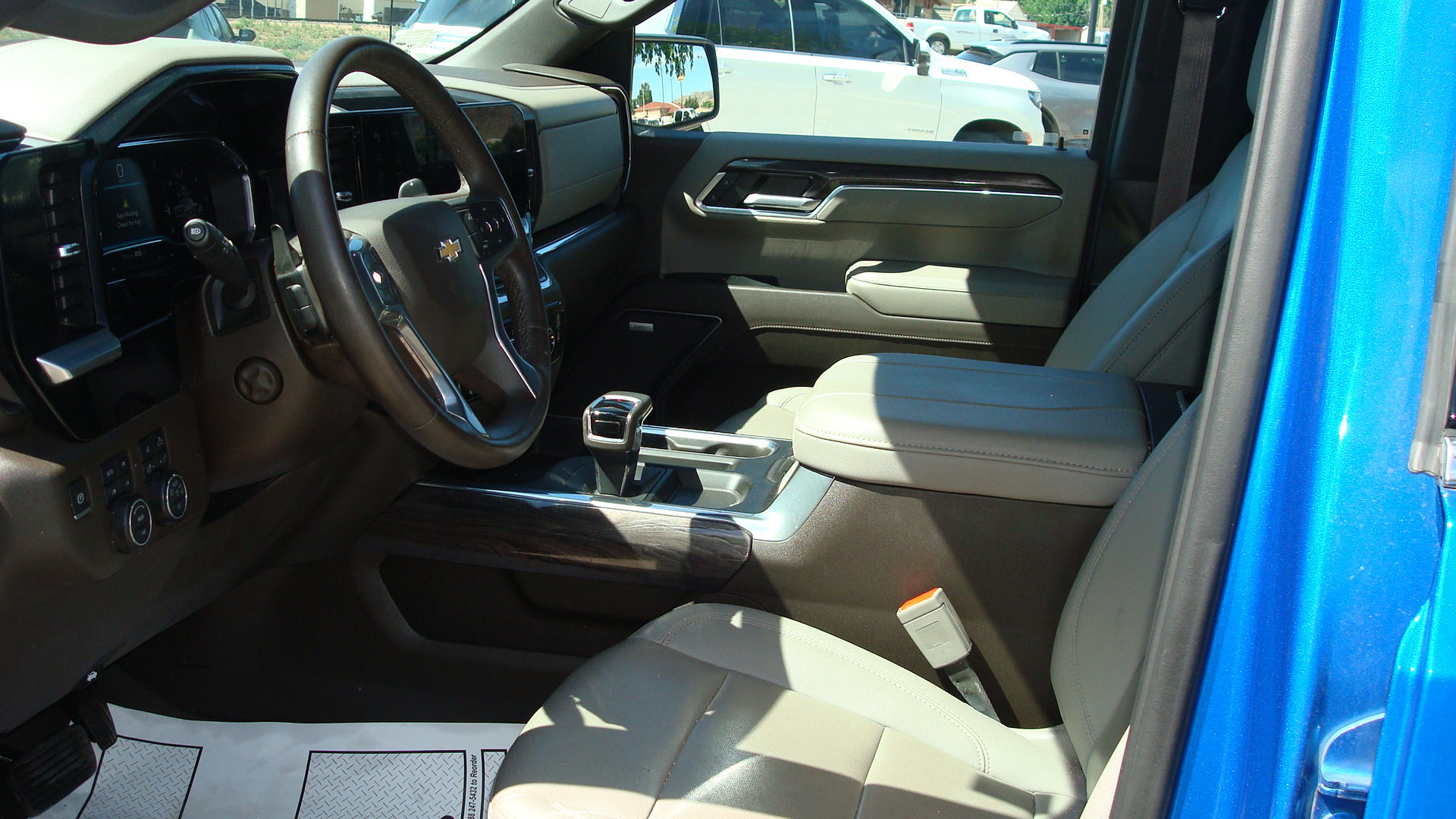 Used 2023 Chevrolet Silverado 1500 LTZ AWD/4WD image 8