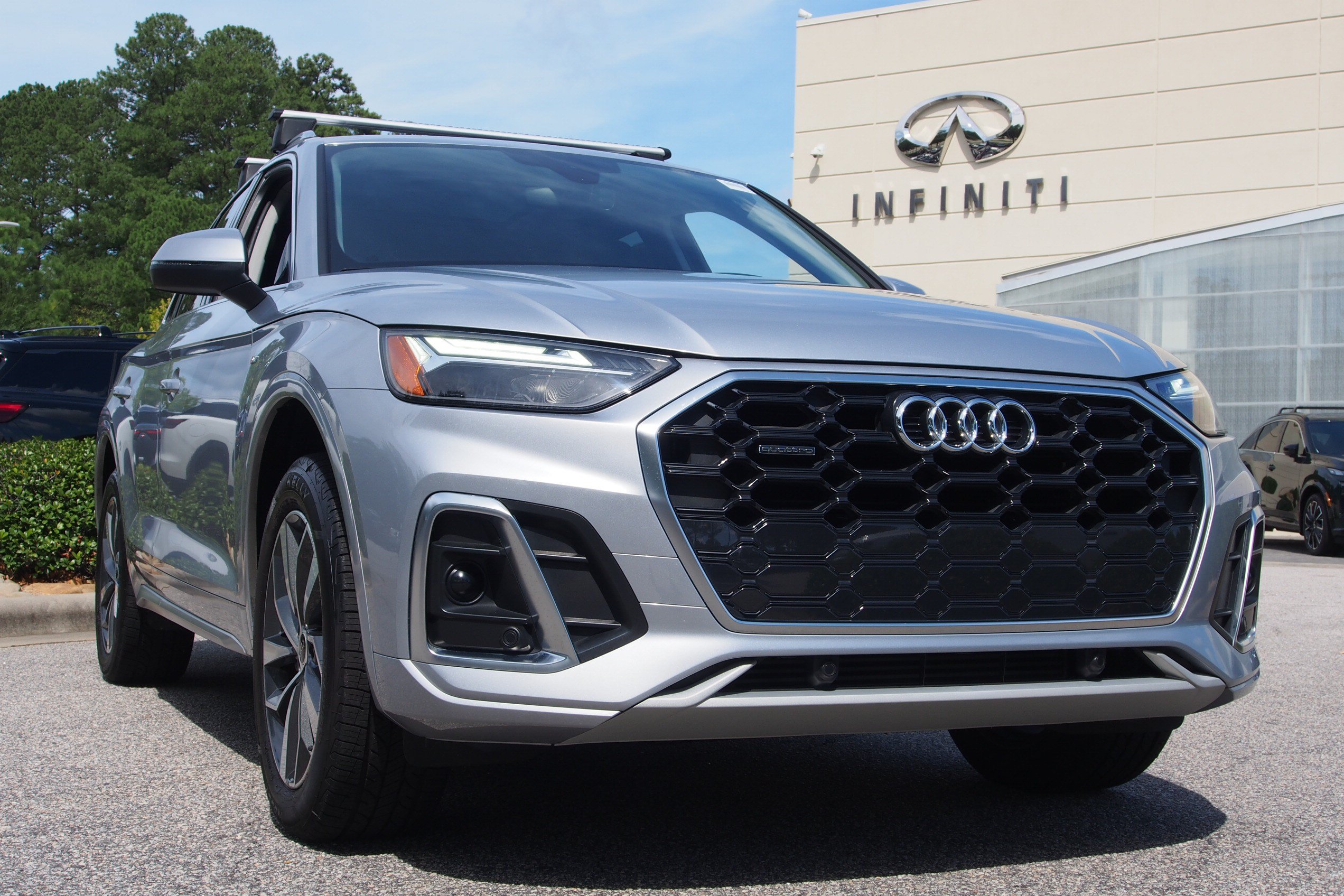 Used 2023 Audi Q5 2.0T Premium w/ Convenience Package AWD/4WD image 2