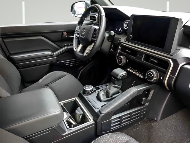 Used 2025 Toyota 4Runner SR5 AWD/4WD image 23