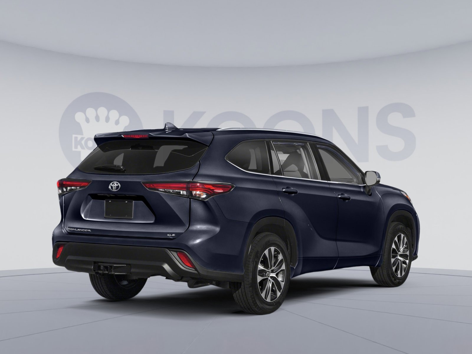 Used 2021 Toyota Highlander XLE AWD/4WD image 2