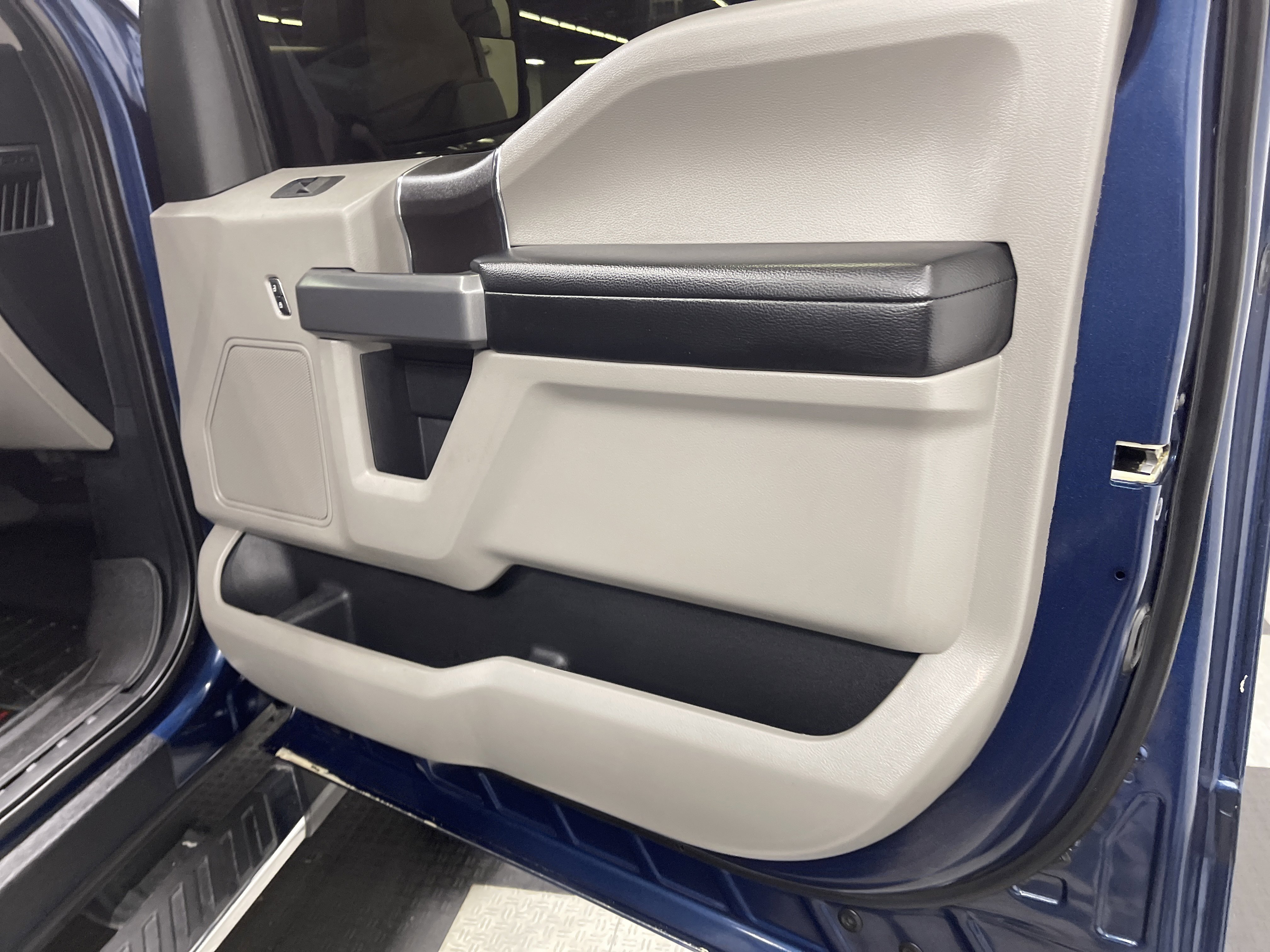 Used 2018 Ford F150 XLT image 23