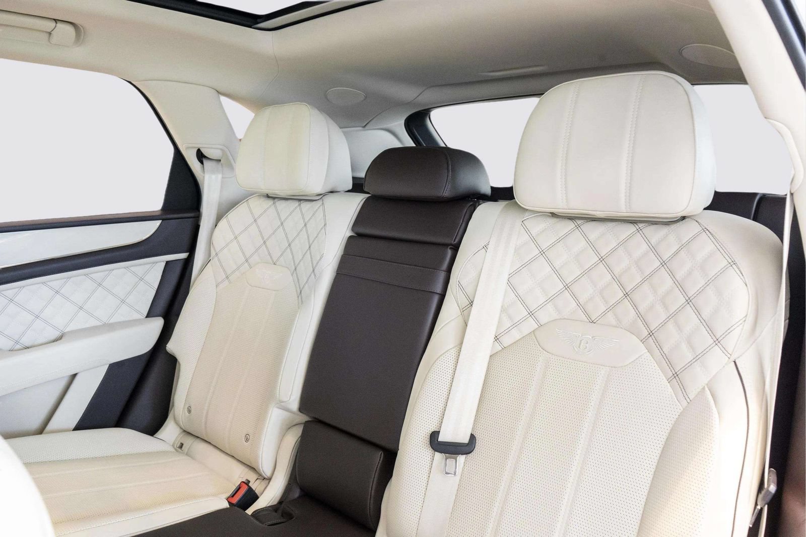 Used 2022 Bentley Bentayga AWD/4WD image 57