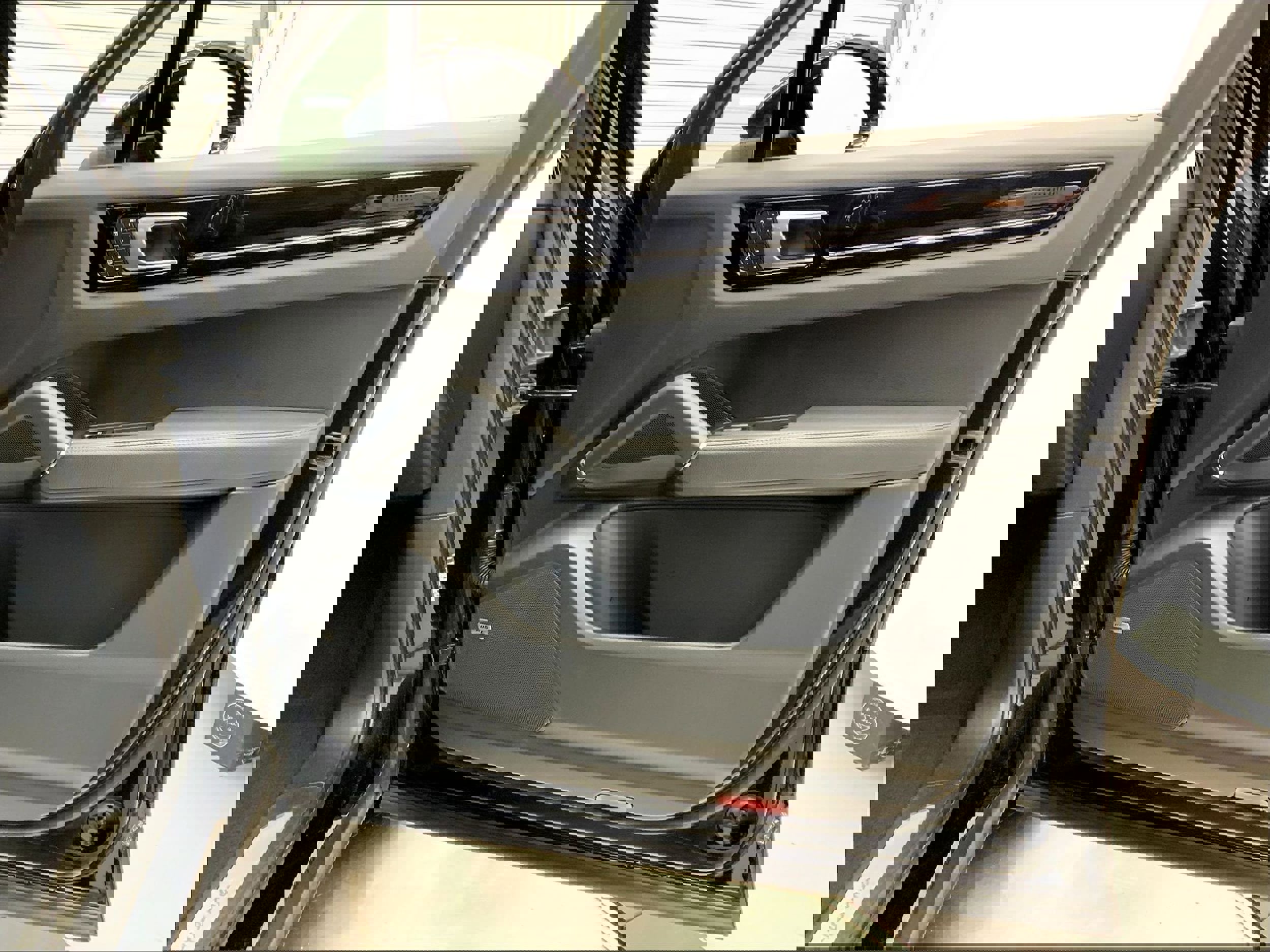 Used 2022 Porsche Cayenne E-Hybrid image 28