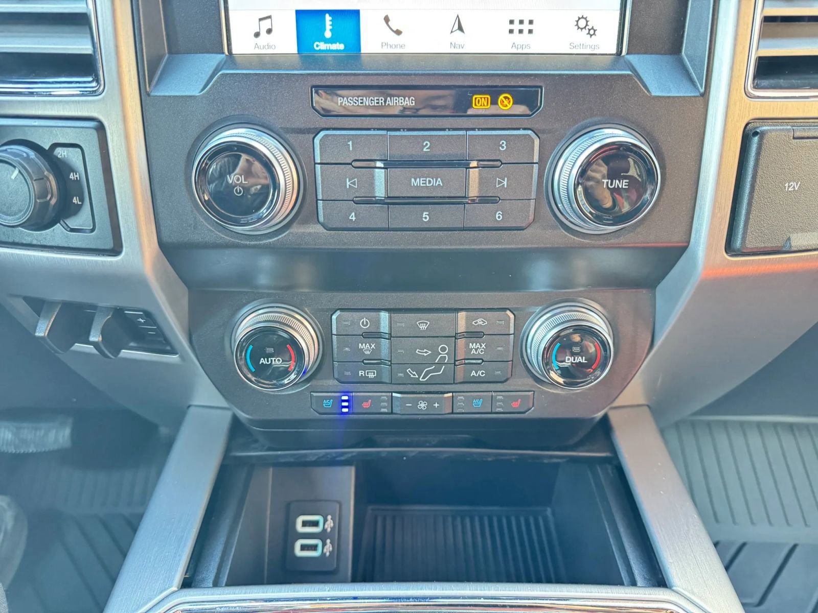 Used 2019 Ford F350 Platinum w/ Platinum Ultimate Package AWD/4WD image 21